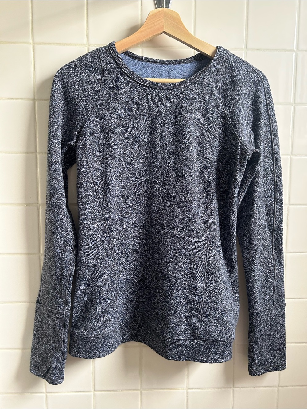 Lululemon Athletica Cypress Kiss long sleeve - size 8